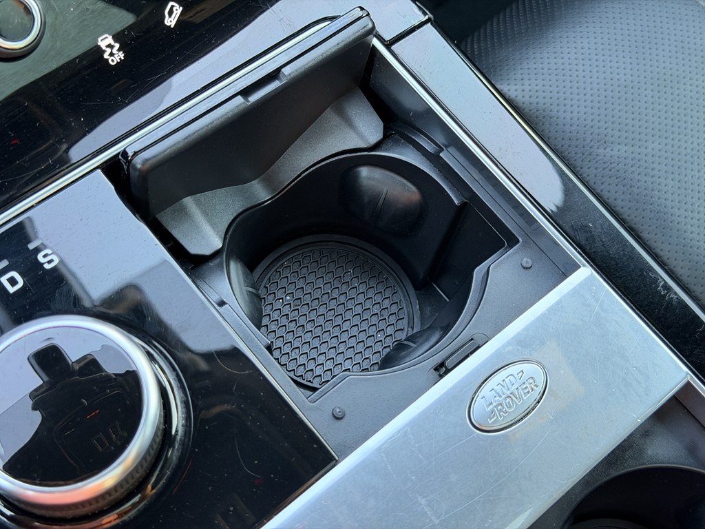 Photo 47 of this LAND ROVER RANGE ROVER VEL