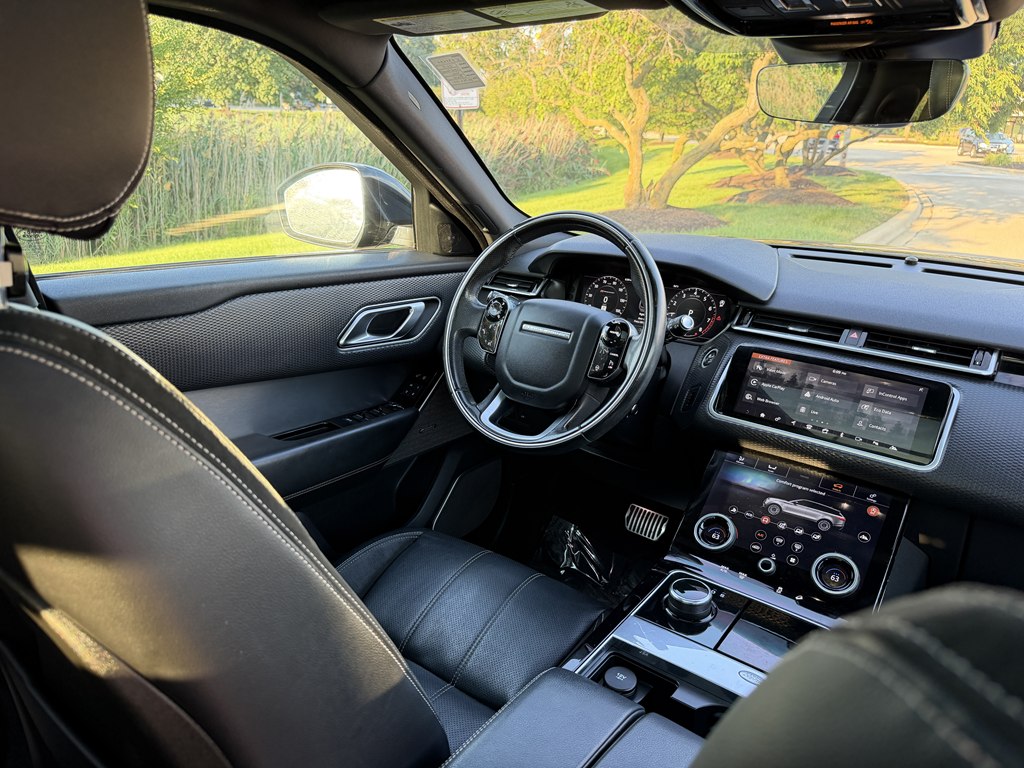 Photo 31 of this LAND ROVER RANGE ROVER VEL
