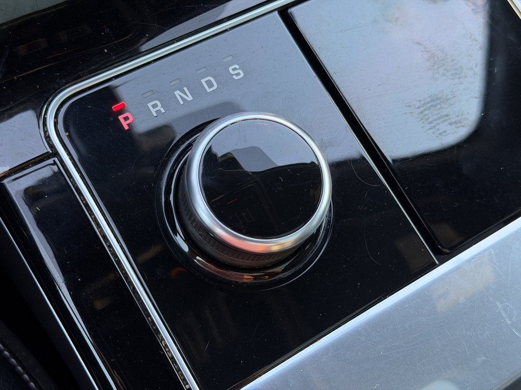 Photo 46 of this LAND ROVER RANGE ROVER VEL