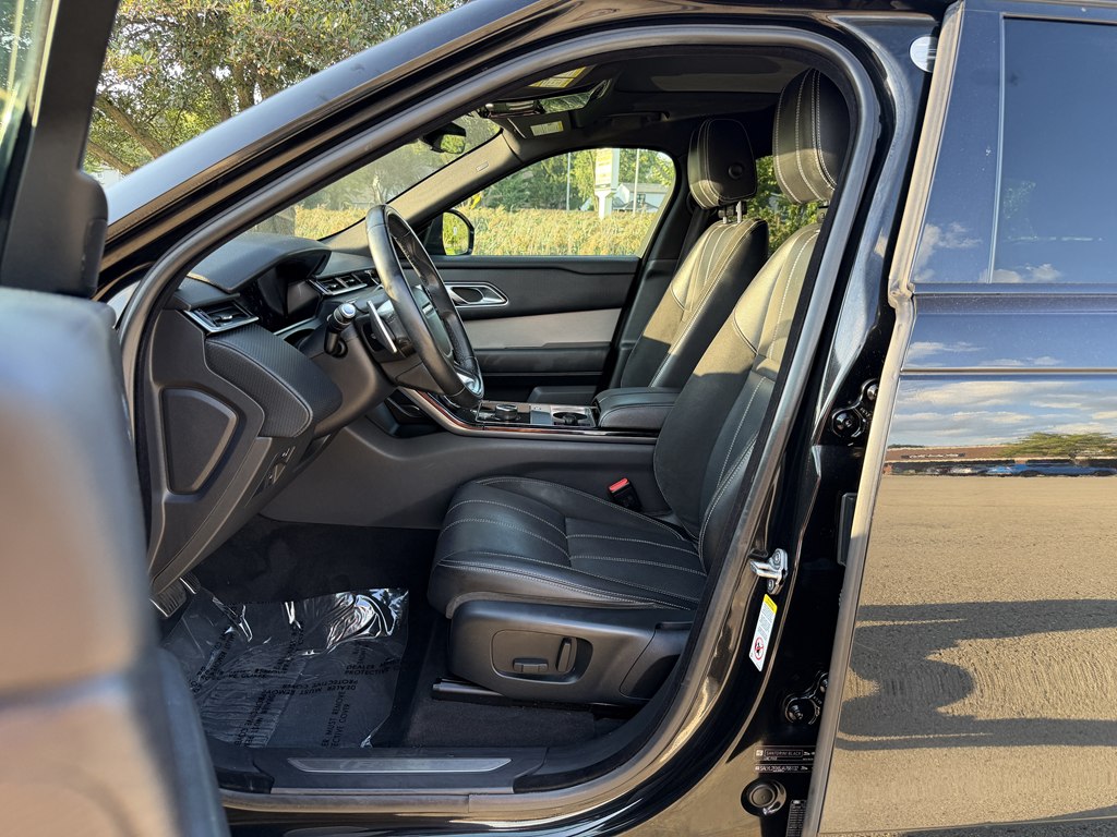 Photo 30 of this LAND ROVER RANGE ROVER VEL