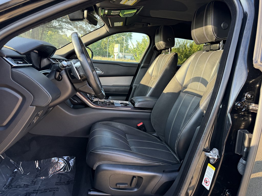 Photo 32 of this LAND ROVER RANGE ROVER VEL