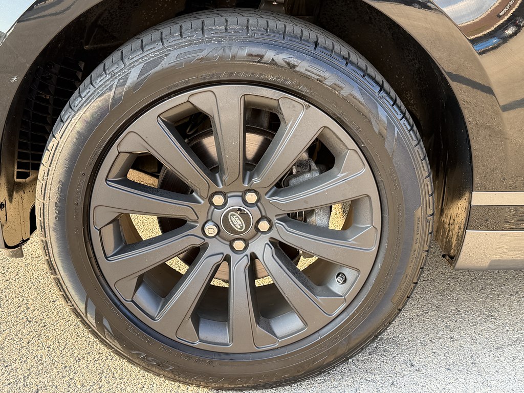 Photo 19 of this LAND ROVER RANGE ROVER VEL