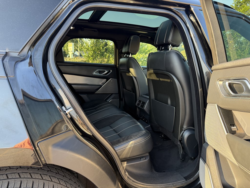 Photo 34 of this LAND ROVER RANGE ROVER VEL