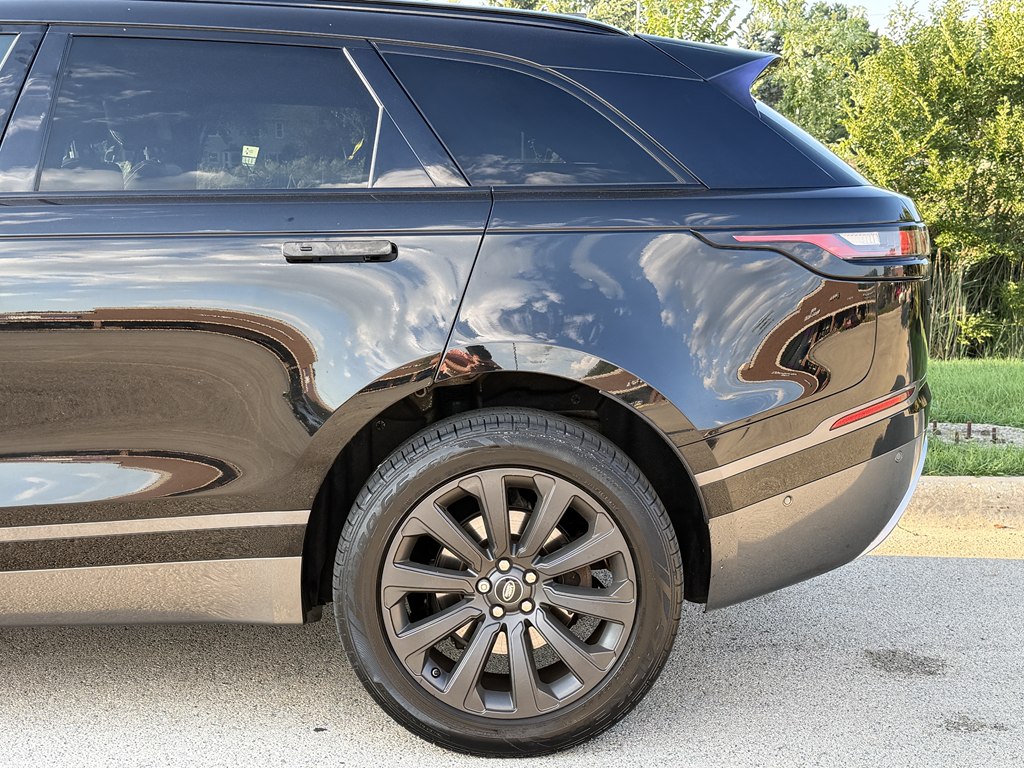 Photo 10 of this LAND ROVER RANGE ROVER VEL