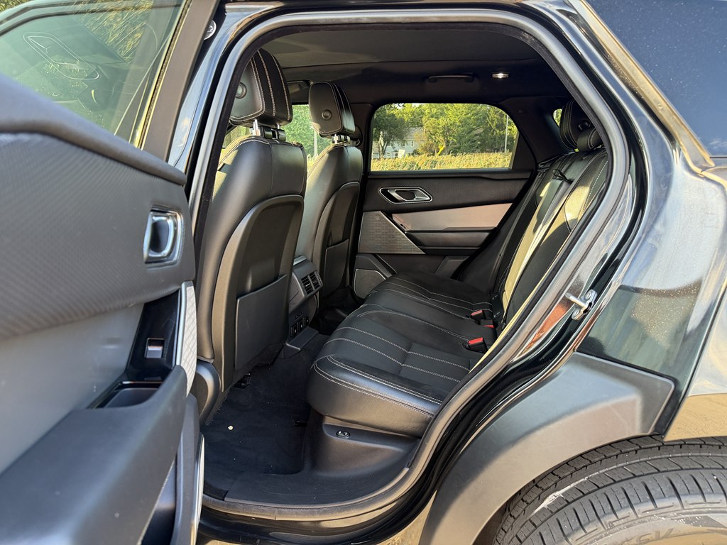 Photo 41 of this LAND ROVER RANGE ROVER VEL