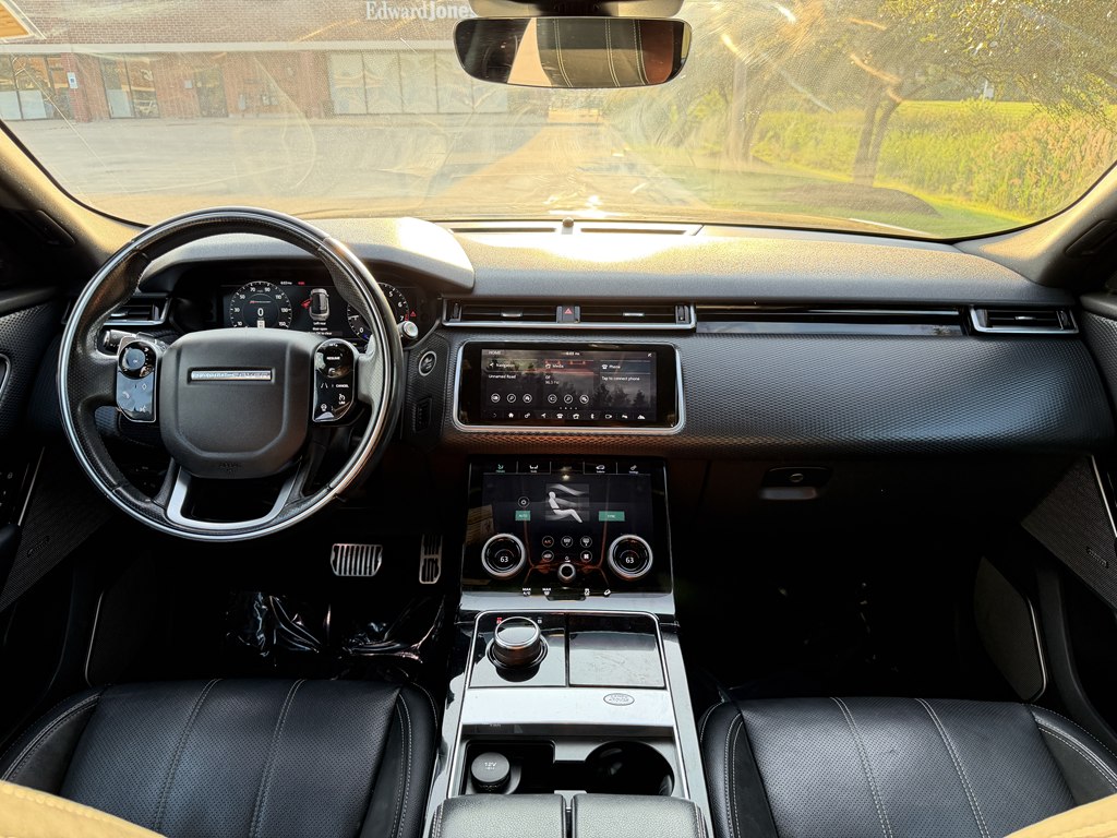 Photo 26 of this LAND ROVER RANGE ROVER VEL