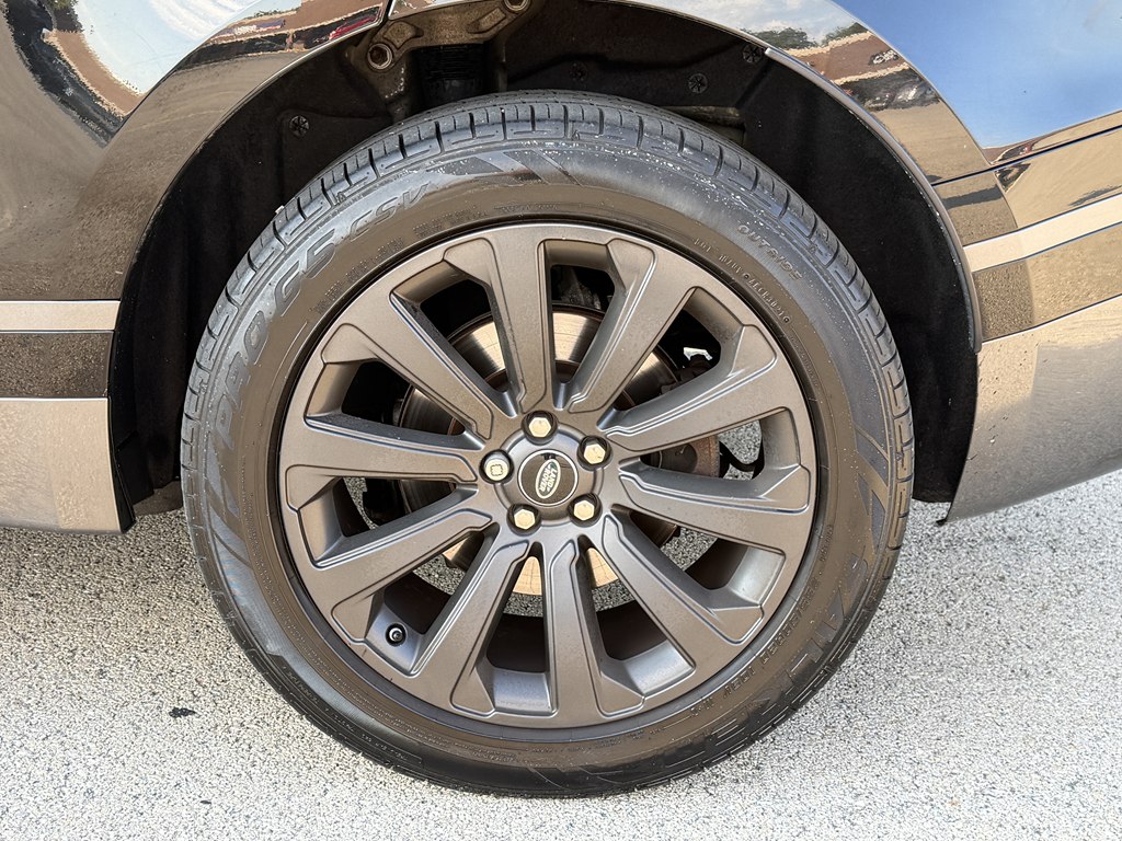Photo 20 of this LAND ROVER RANGE ROVER VEL