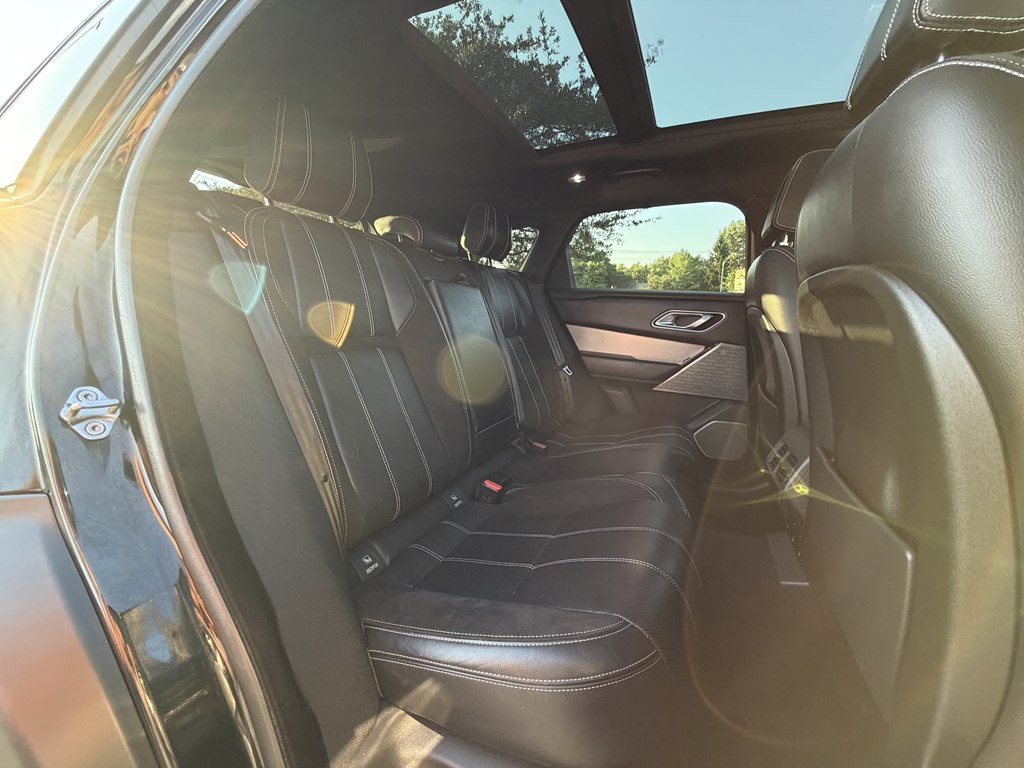 Photo 36 of this LAND ROVER RANGE ROVER VEL