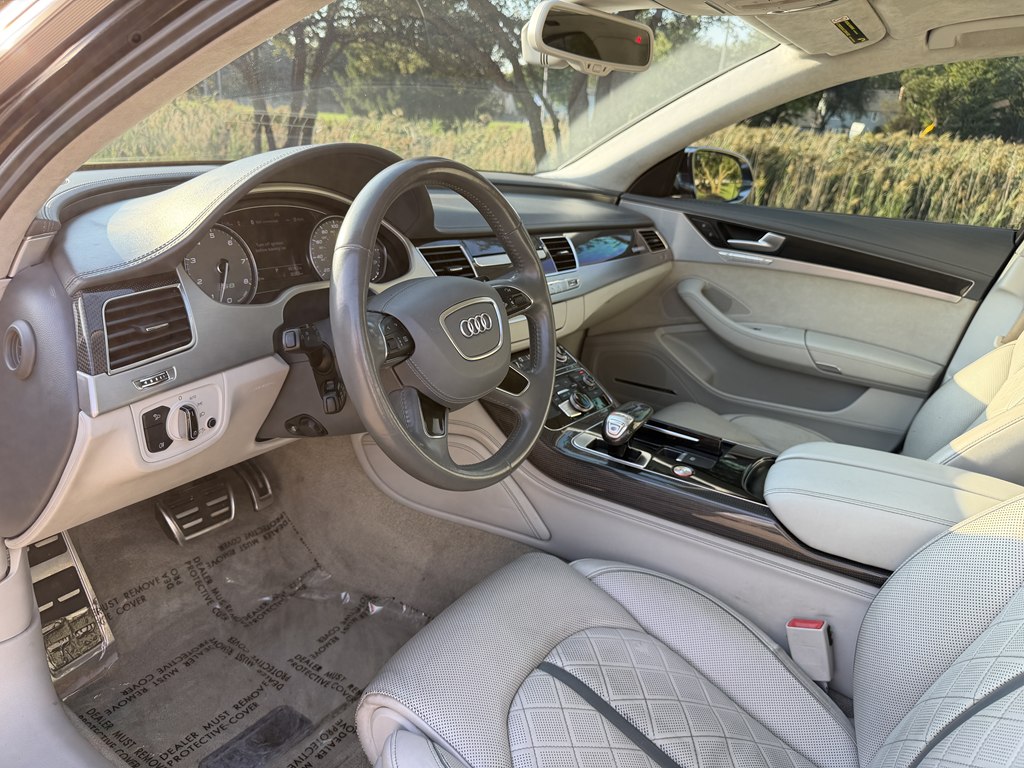 Photo 31 of this AUDI S8