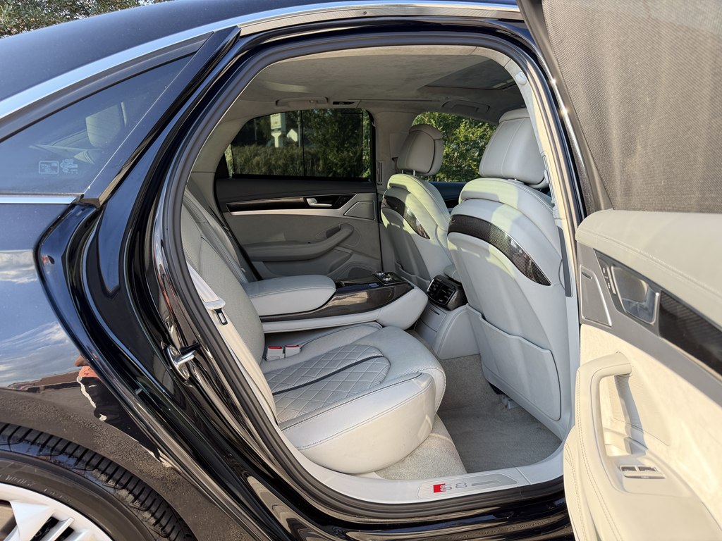 Photo 39 of this AUDI S8