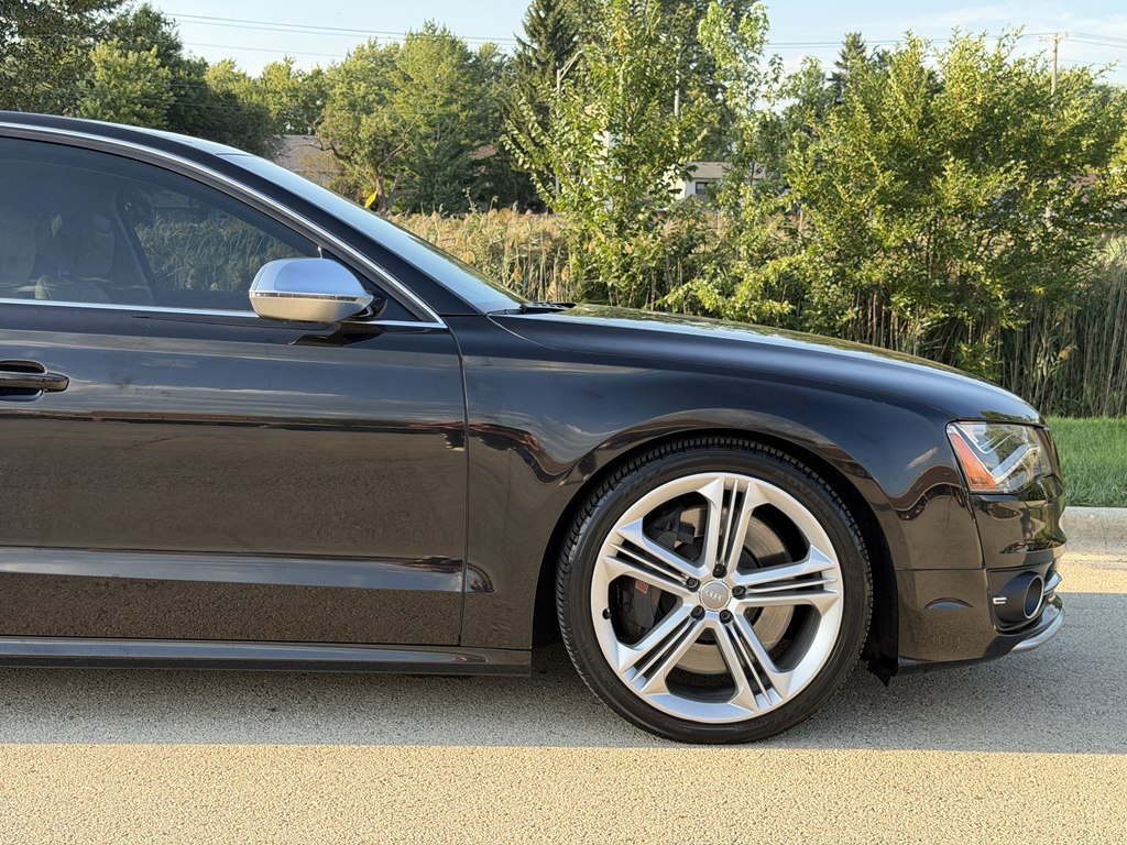 Photo 7 of this AUDI S8