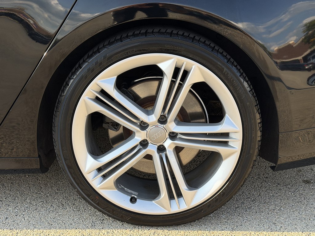 Photo 21 of this AUDI S8