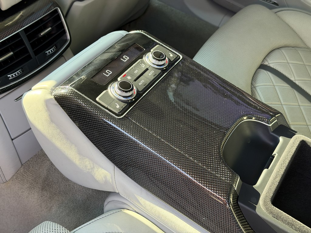 Photo 41 of this AUDI S8