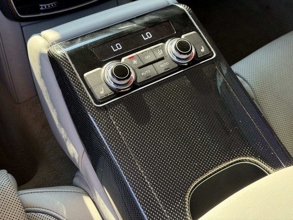 Photo 55 of this AUDI S8