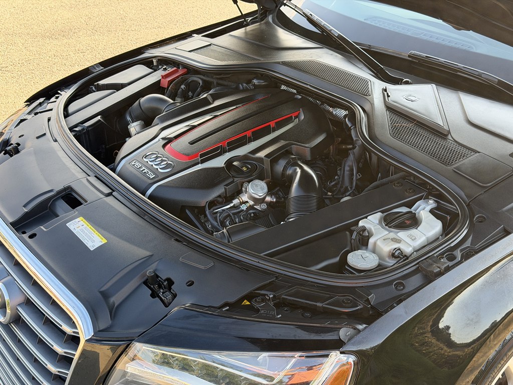 Photo 26 of this AUDI S8