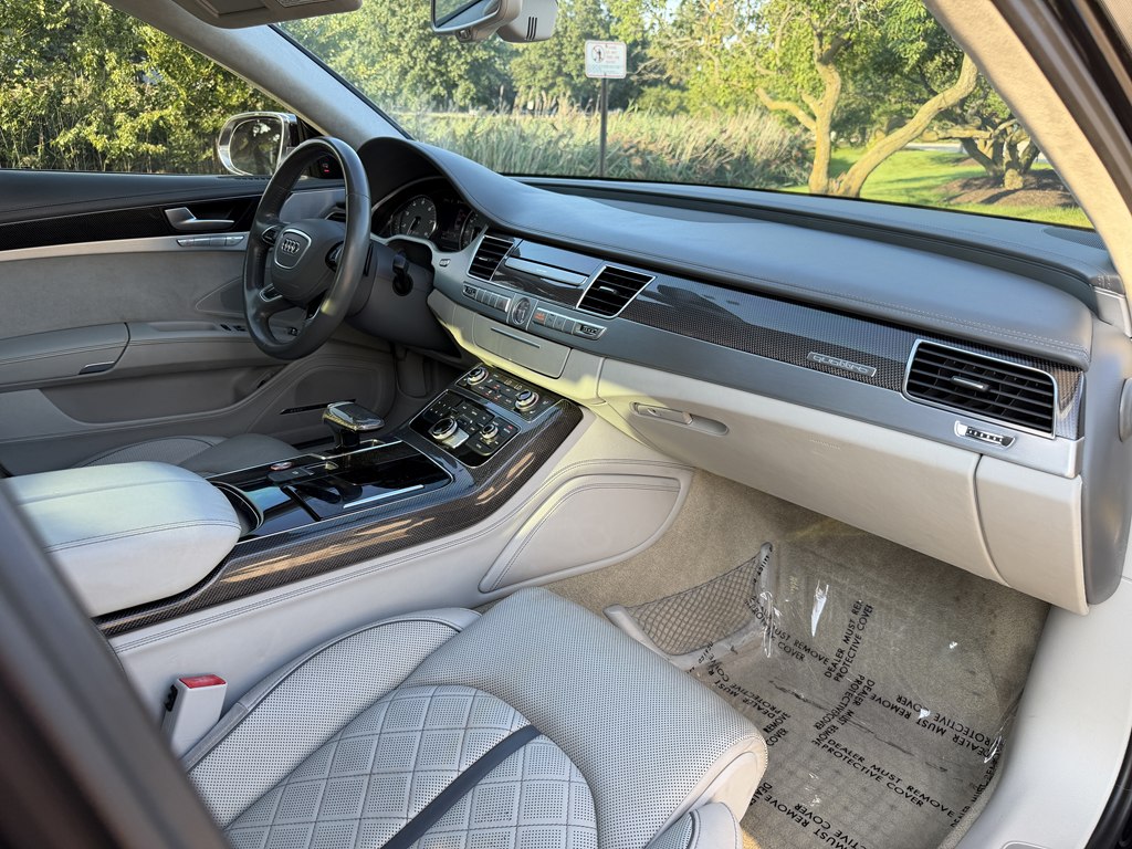 Photo 46 of this AUDI S8