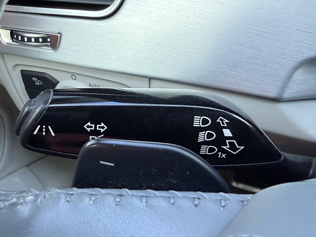 Photo 54 of this AUDI S8