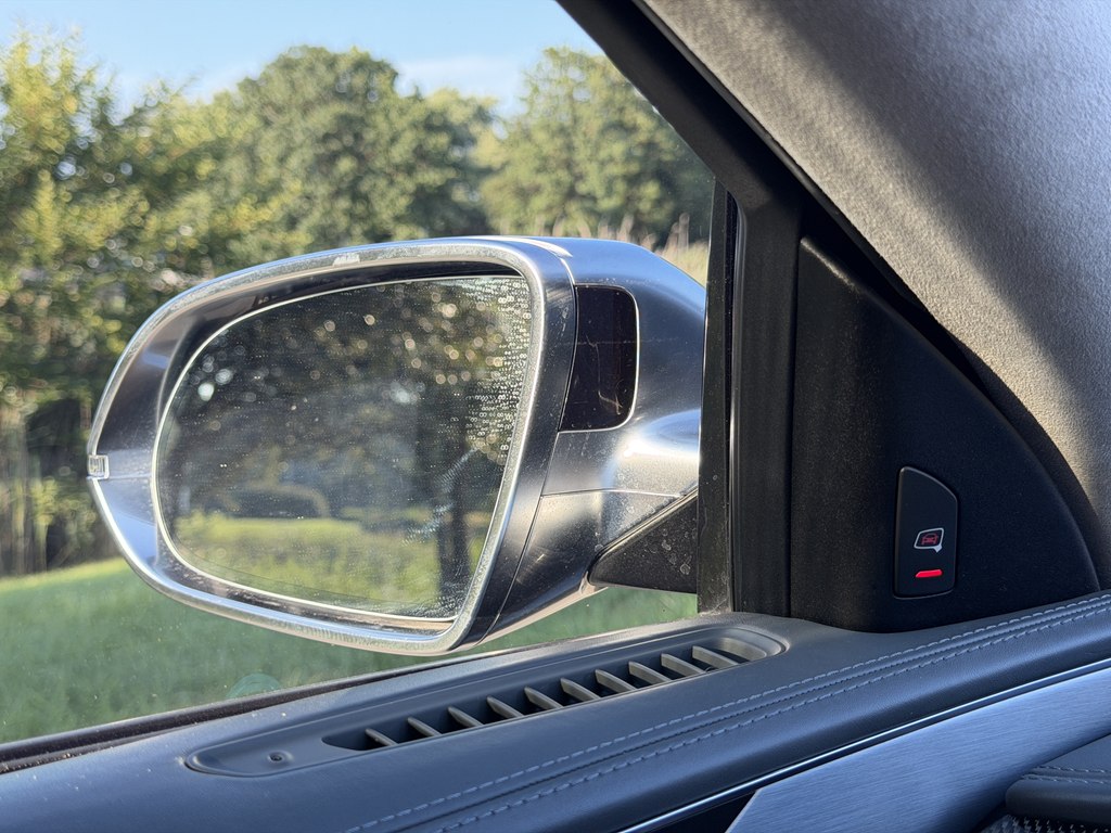 Photo 18 of this AUDI S8