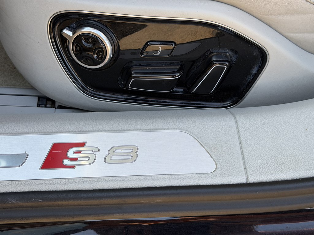 Photo 42 of this AUDI S8
