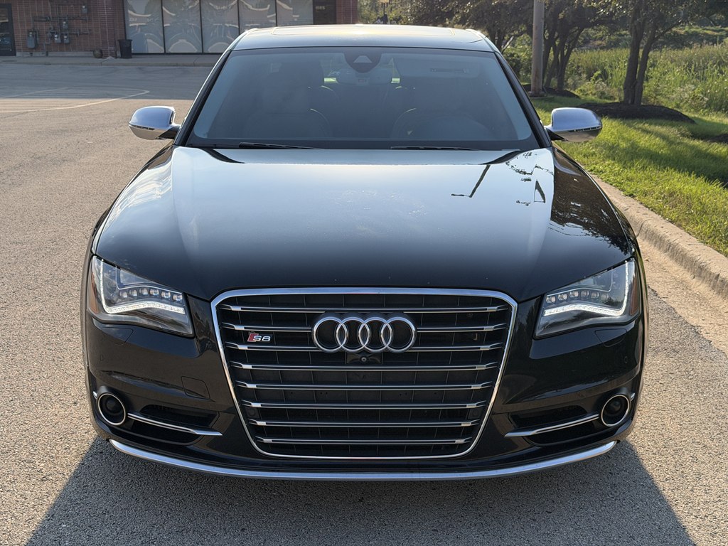 Photo 14 of this AUDI S8