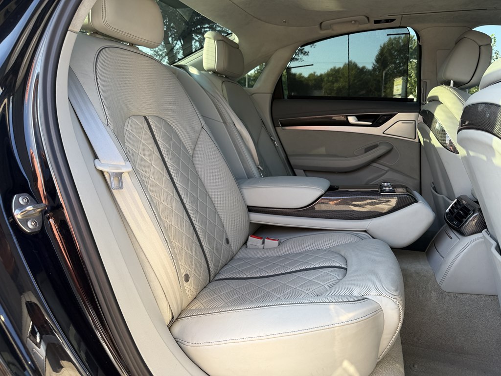 Photo 44 of this AUDI S8