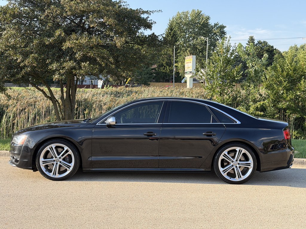 Photo 8 of this AUDI S8