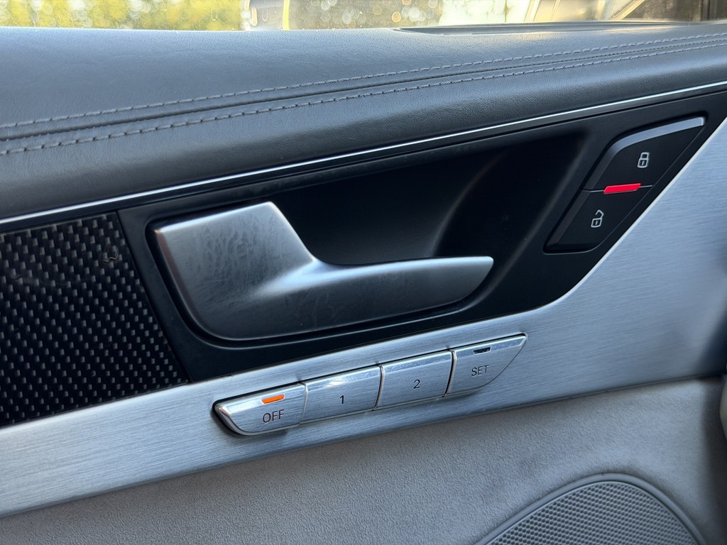 Photo 59 of this AUDI S8