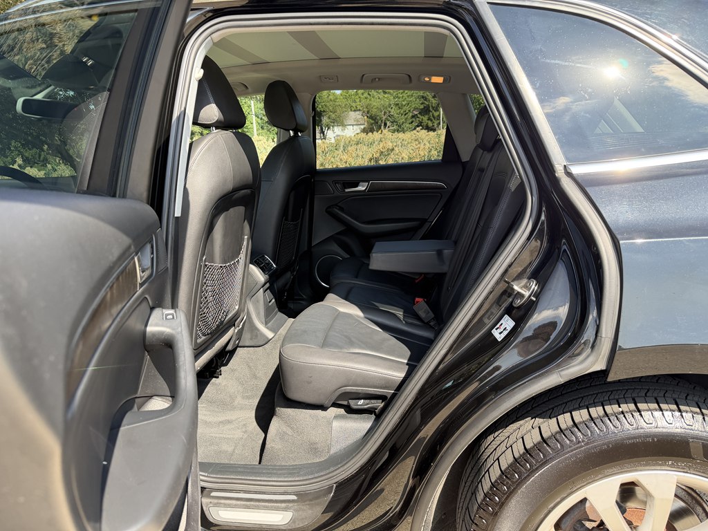Photo 32 of this AUDI Q5