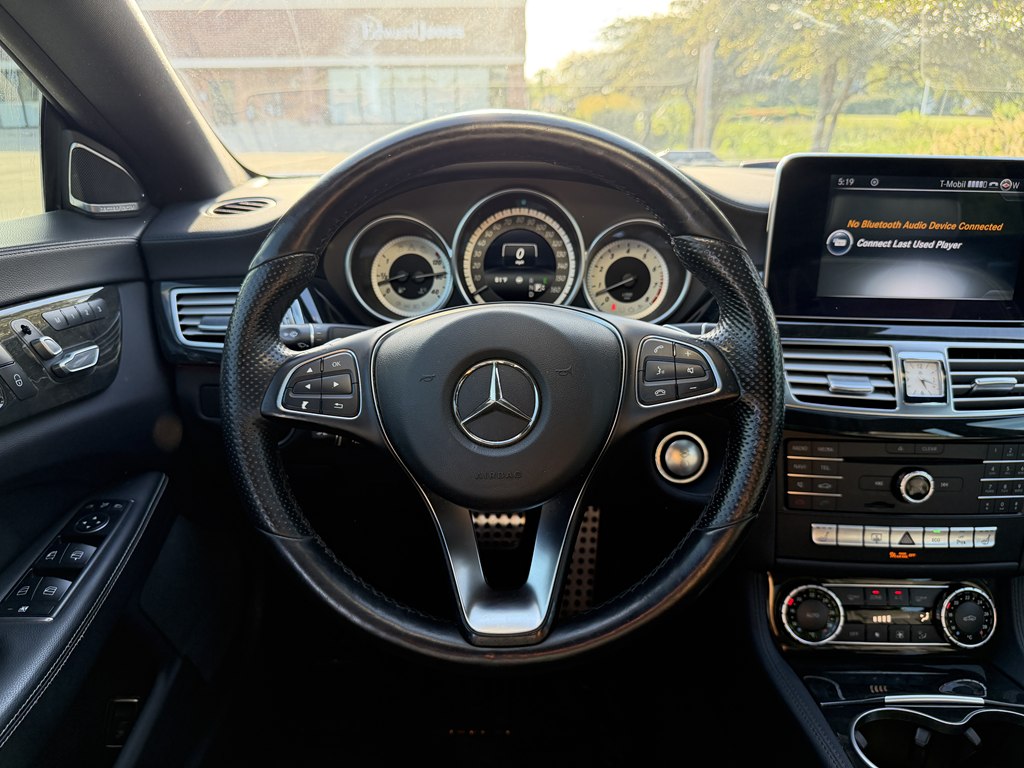 Photo 30 of this MERCEDES-BENZ CLS