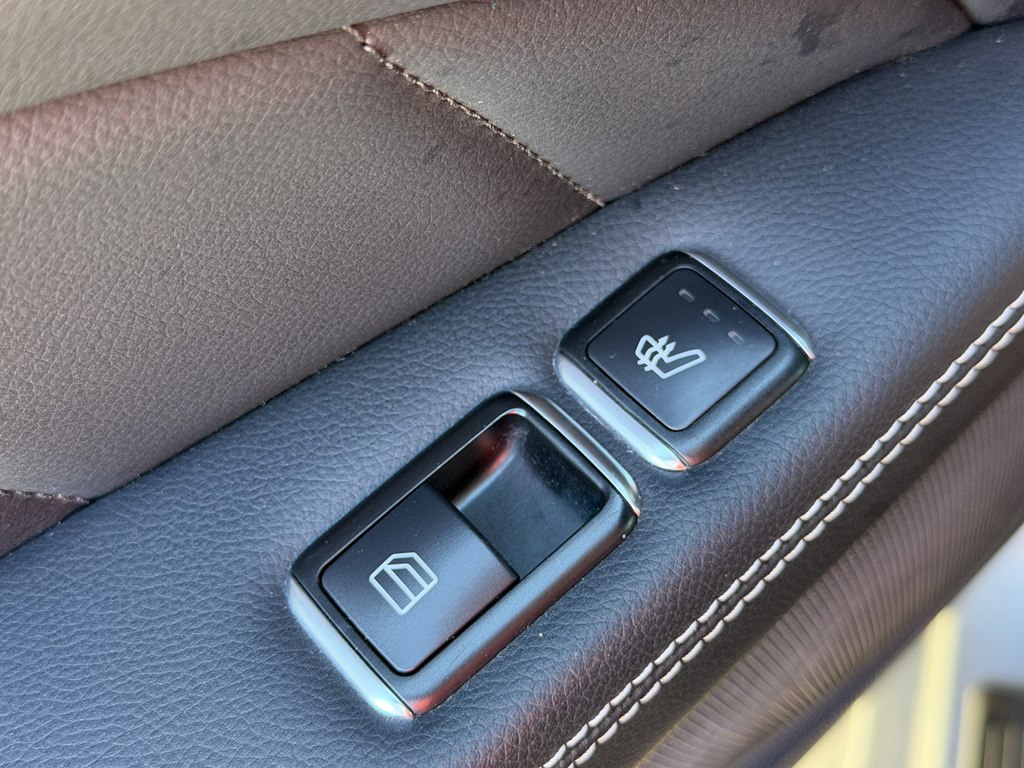 Photo 43 of this MERCEDES-BENZ CLS