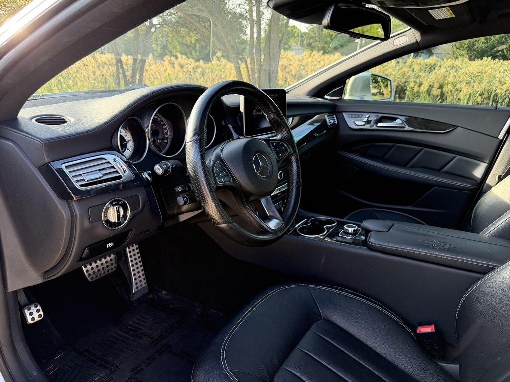 Photo 32 of this MERCEDES-BENZ CLS
