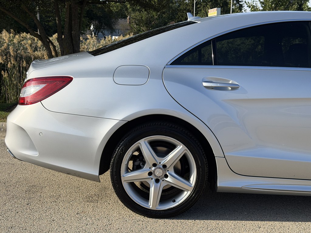 Photo 6 of this MERCEDES-BENZ CLS