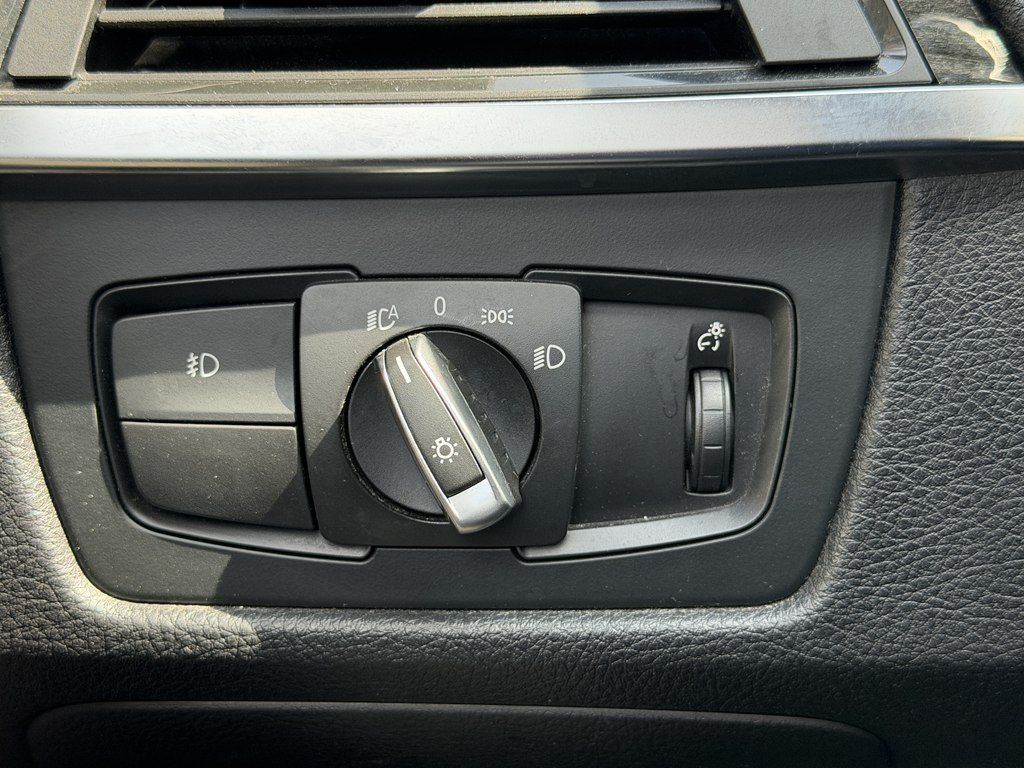 Photo 46 of this BMW 3 SERIES