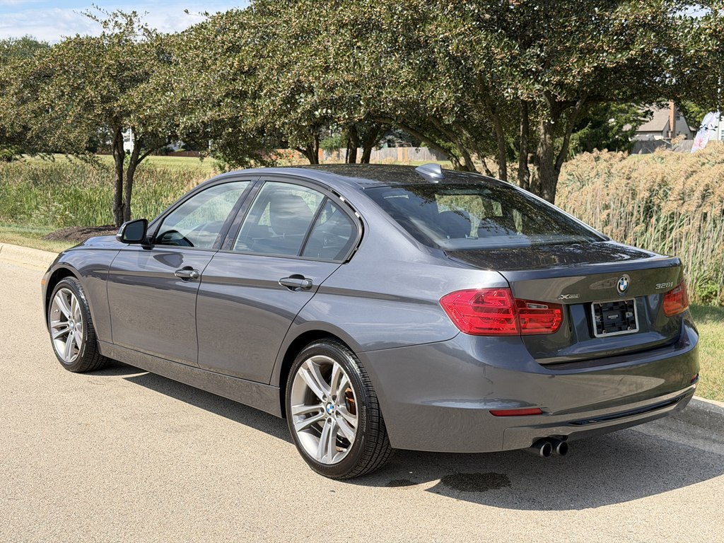 Photo 4 of this BMW 3 SERIES