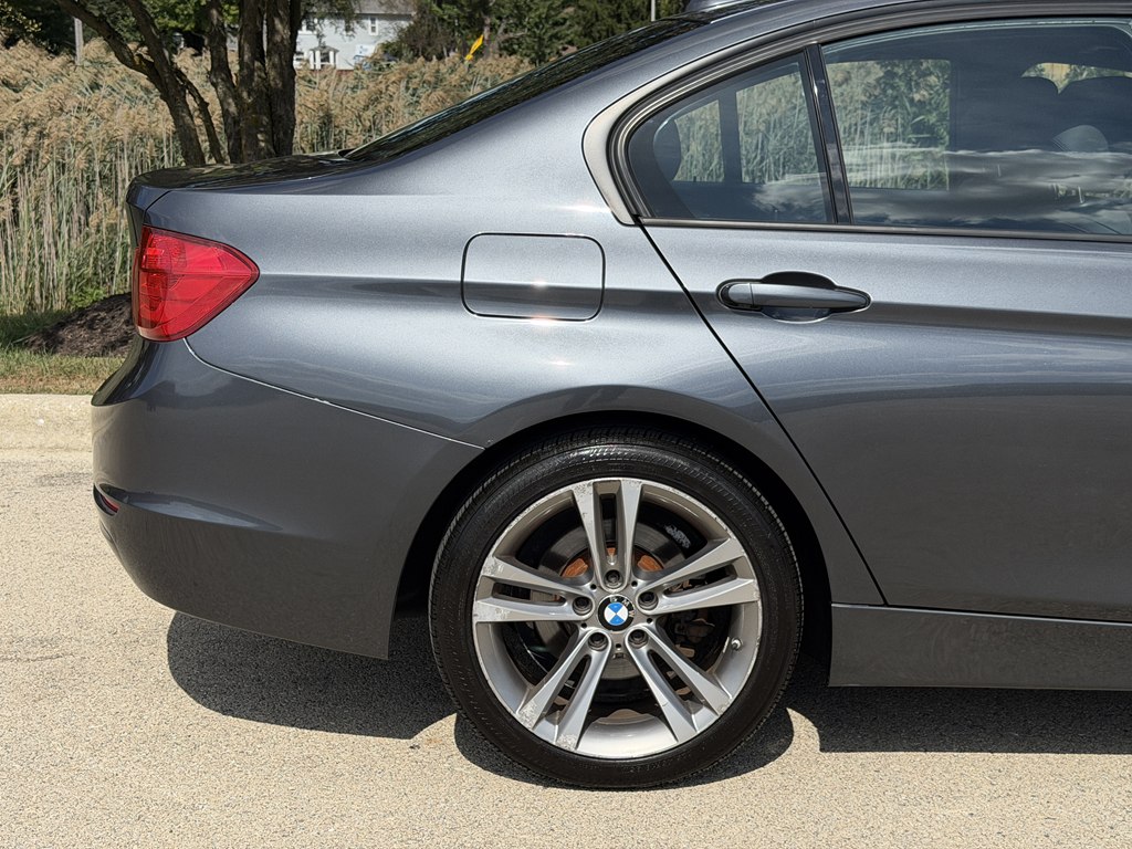 Photo 6 of this BMW 3 SERIES