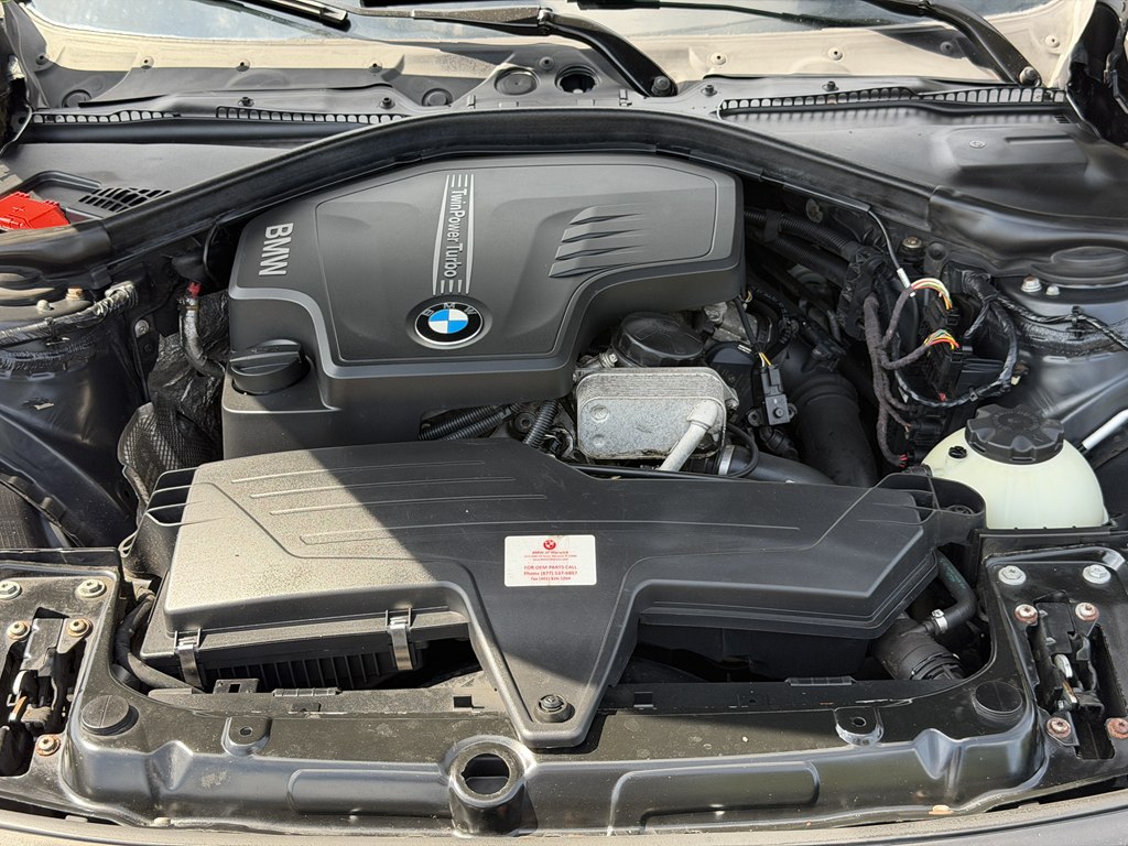 Photo 23 of this BMW 3 SERIES