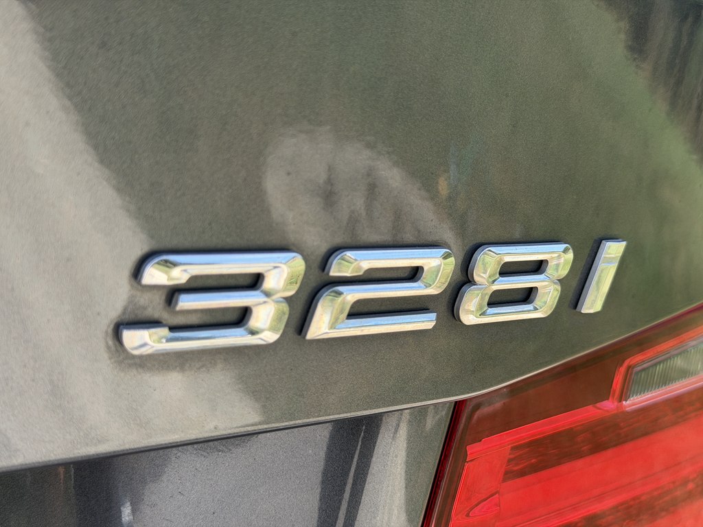Photo 15 of this BMW 3 SERIES