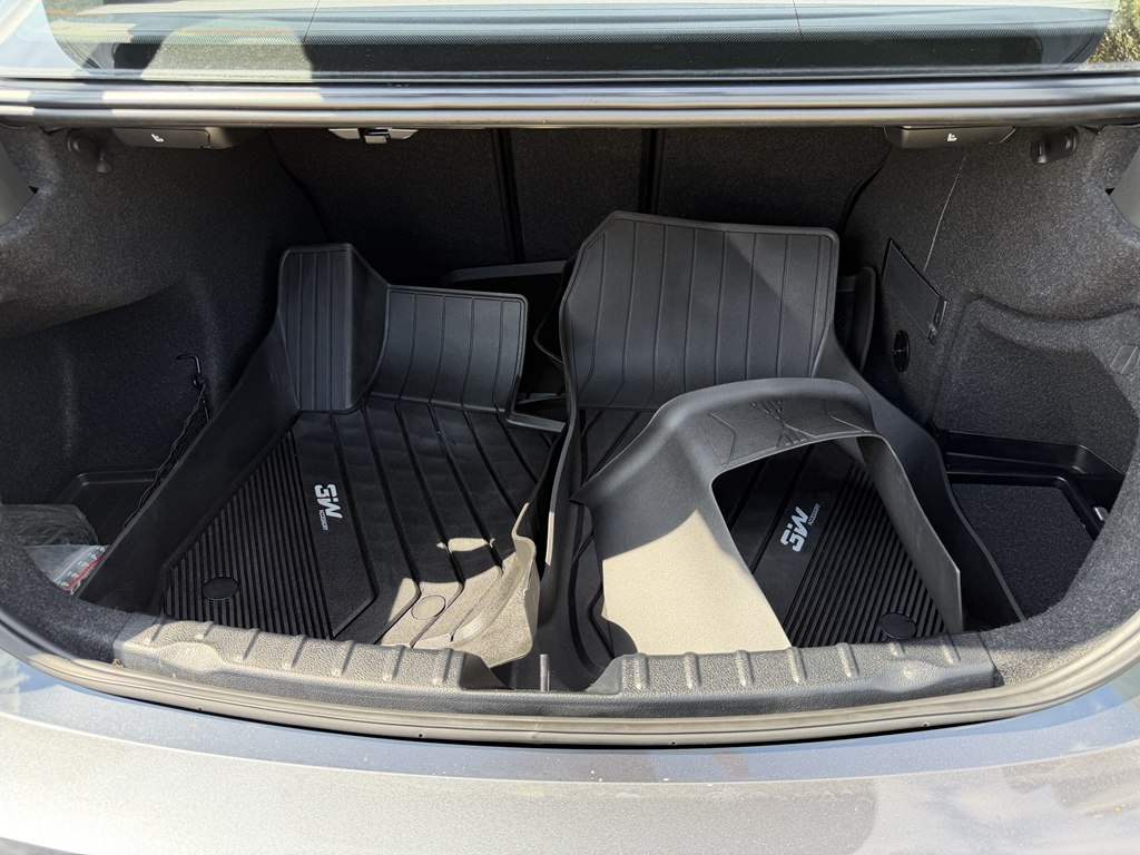Photo 25 of this BMW 3 SERIES