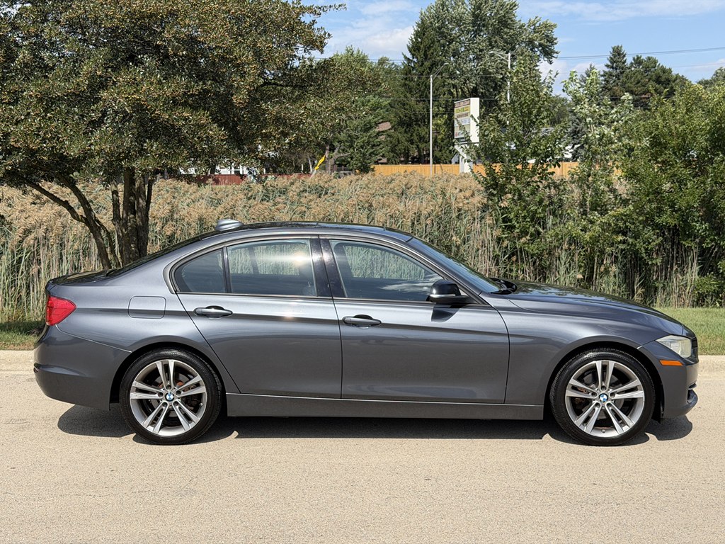 Photo 5 of this BMW 3 SERIES