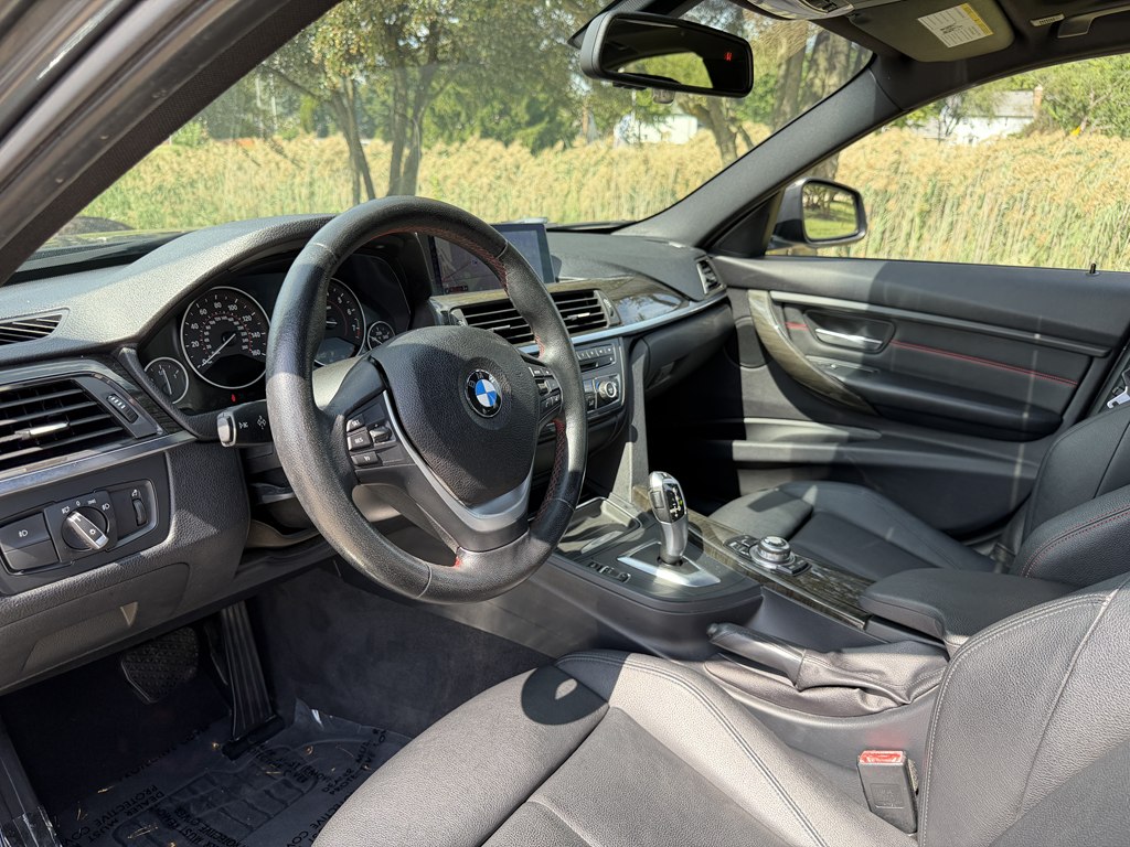 Photo 32 of this BMW 3 SERIES