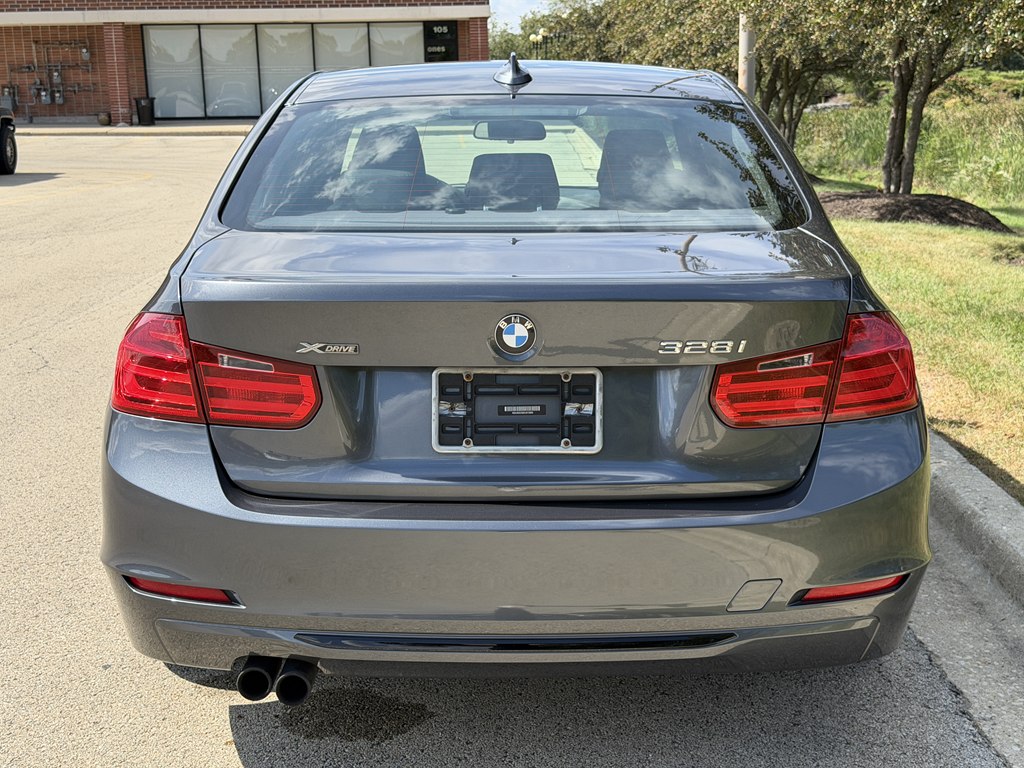 Photo 13 of this BMW 3 SERIES