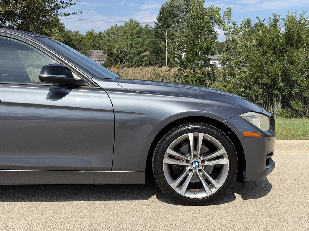 Photo 7 of this BMW 3 SERIES