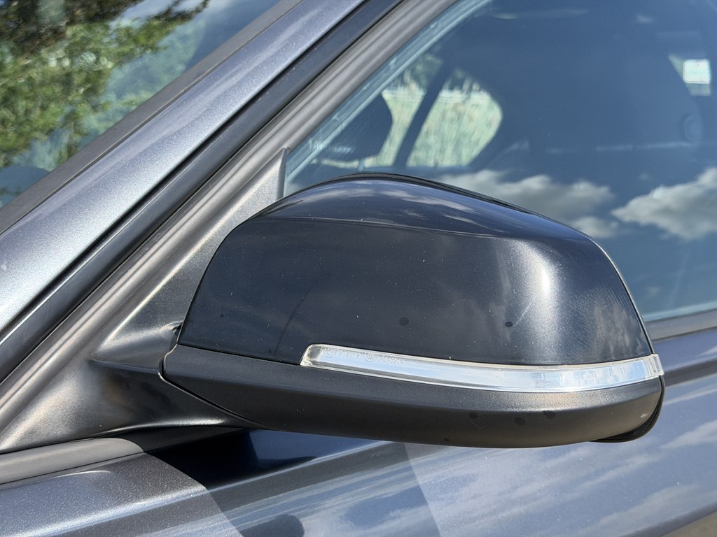 Photo 11 of this BMW 3 SERIES