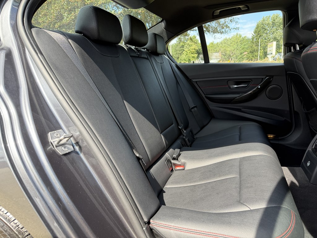 Photo 40 of this BMW 3 SERIES