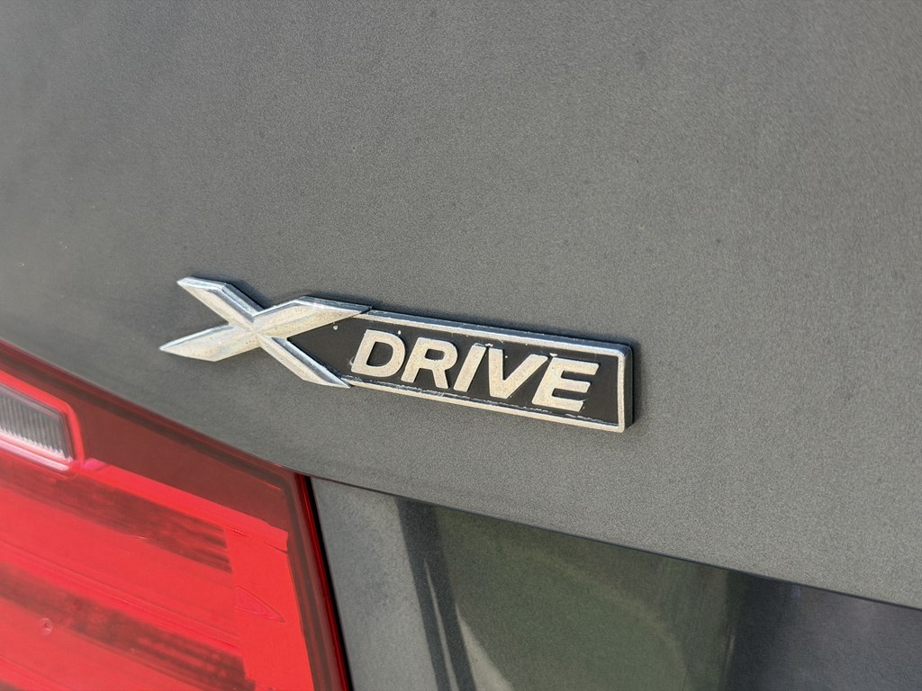 Photo 14 of this BMW 3 SERIES
