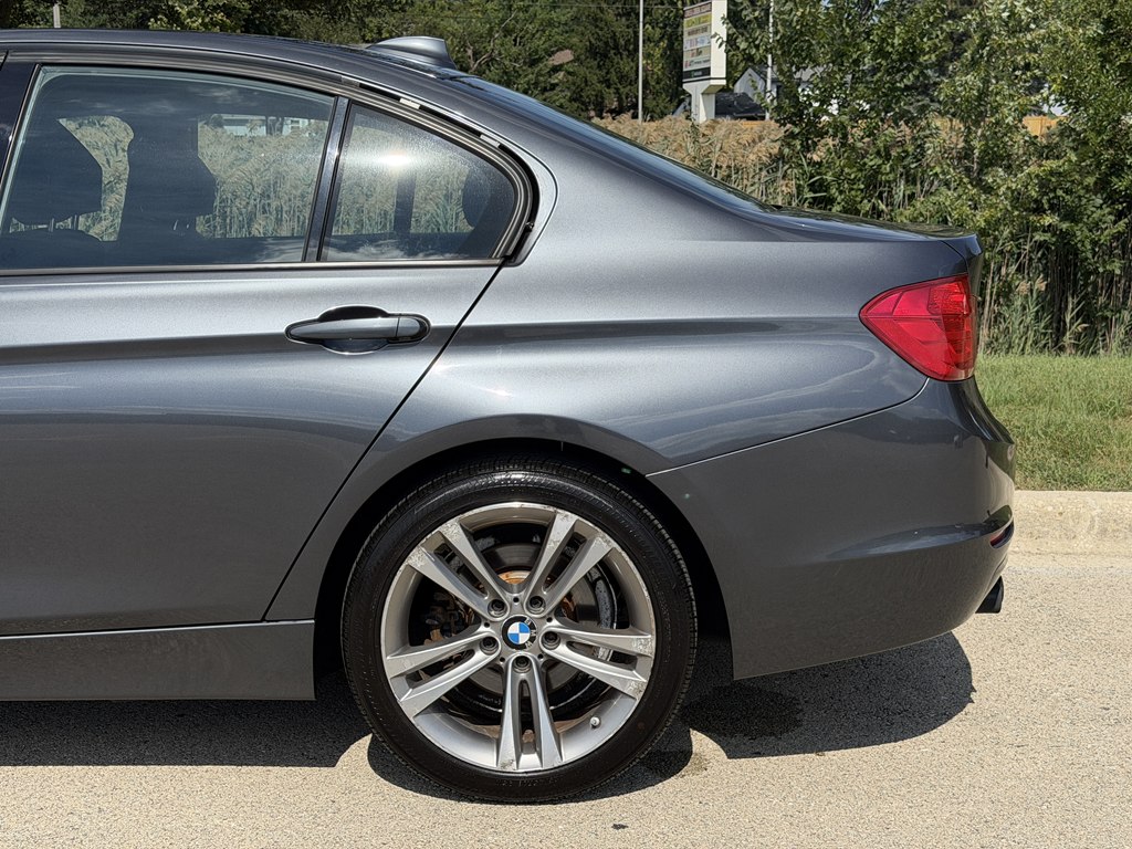 Photo 10 of this BMW 3 SERIES