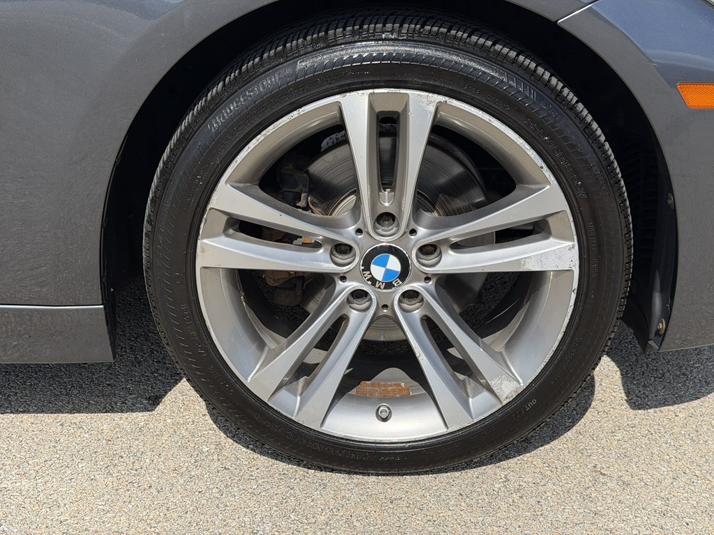 Photo 18 of this BMW 3 SERIES