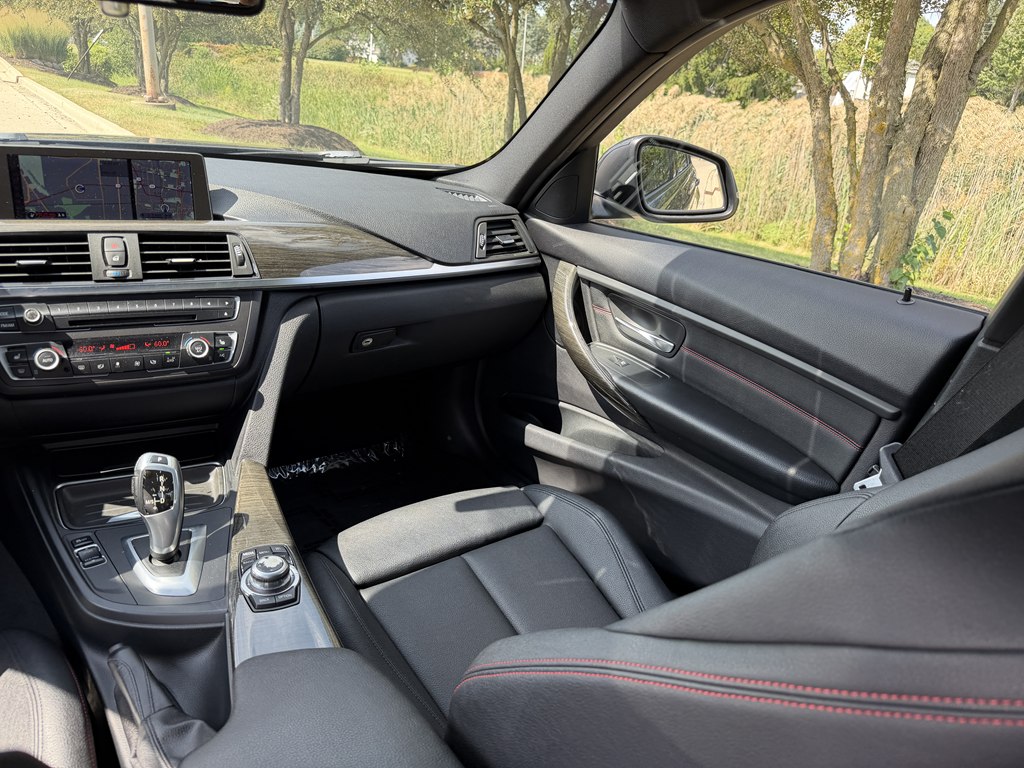 Photo 31 of this BMW 3 SERIES