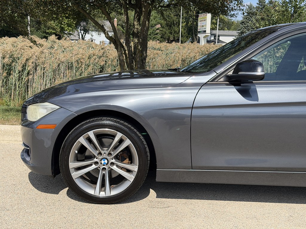 Photo 9 of this BMW 3 SERIES