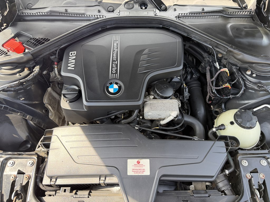 Photo 22 of this BMW 3 SERIES